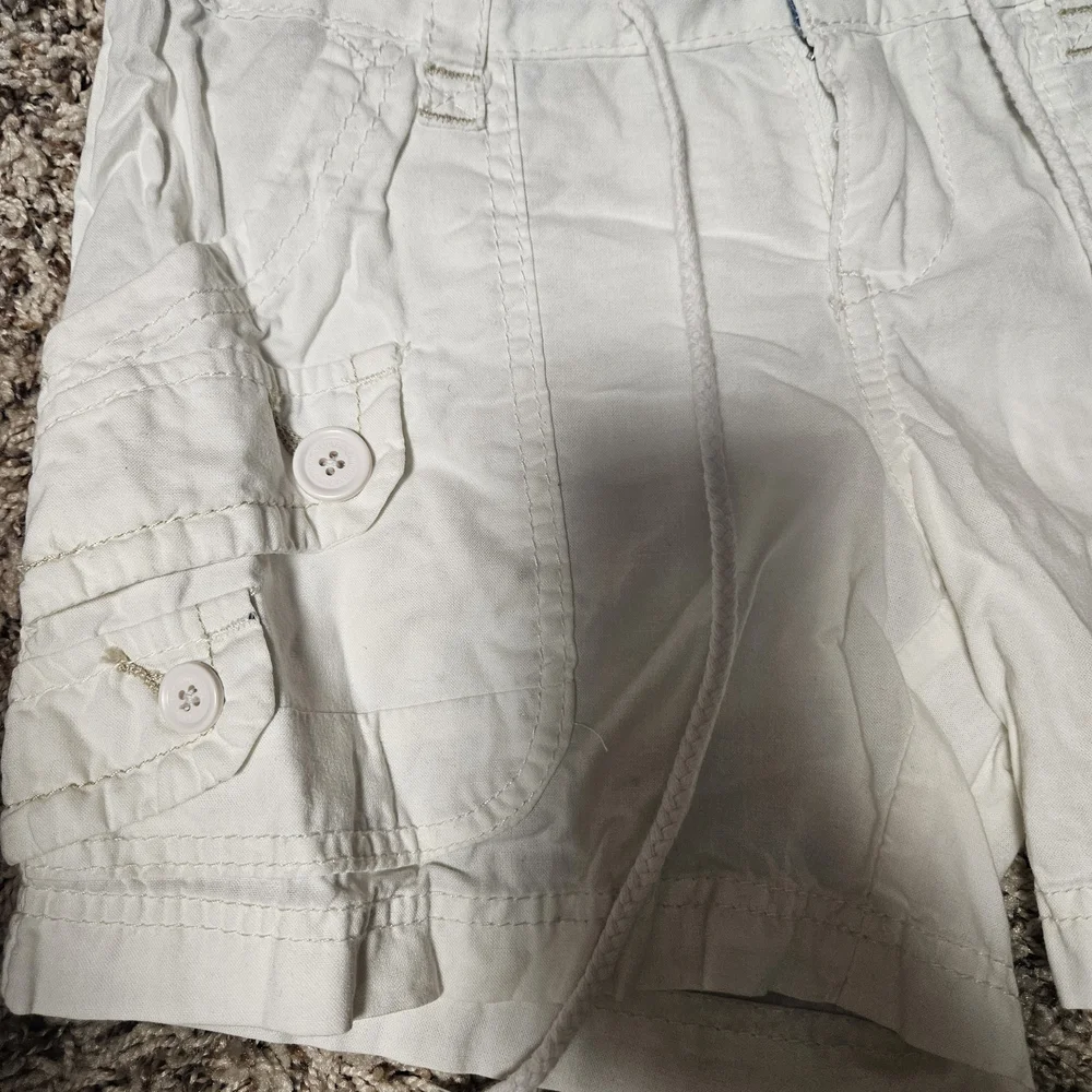 UNIONBAY Women's White Cargo Shorts - Picture 2 of 8